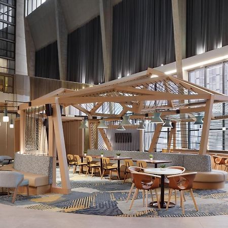 Delta Hotels Calgary Airport In-Terminal Bagian luar foto
