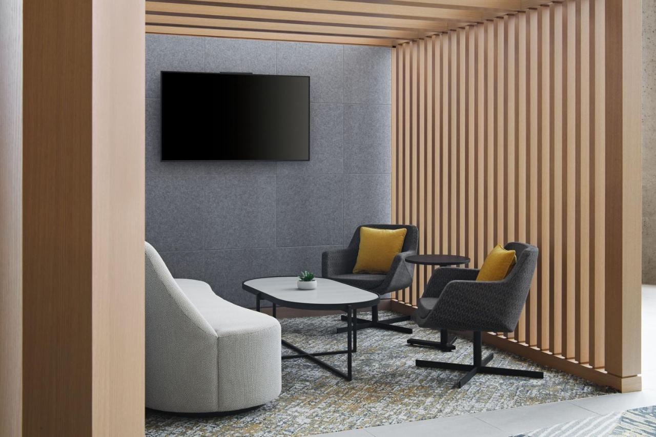 Delta Hotels Calgary Airport In-Terminal Bagian luar foto
