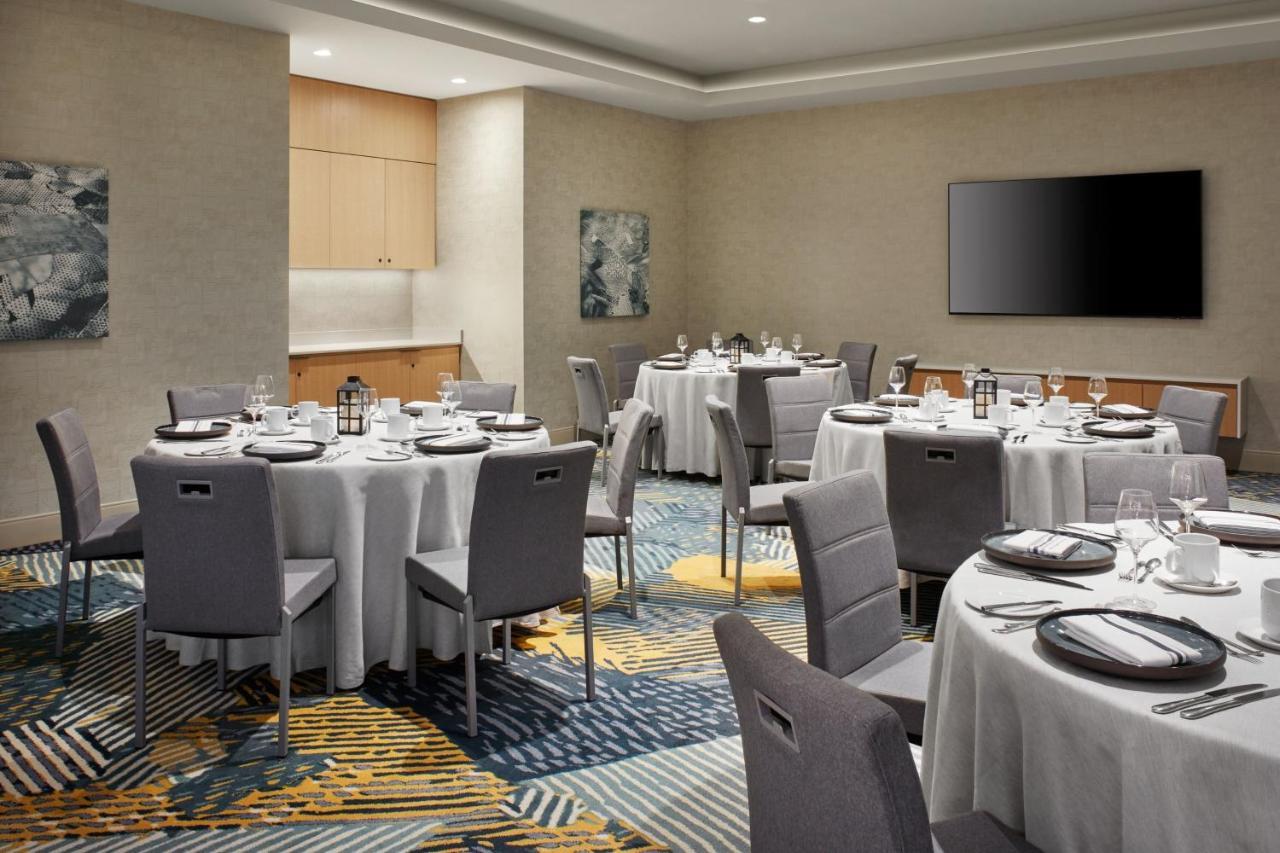 Delta Hotels Calgary Airport In-Terminal Bagian luar foto