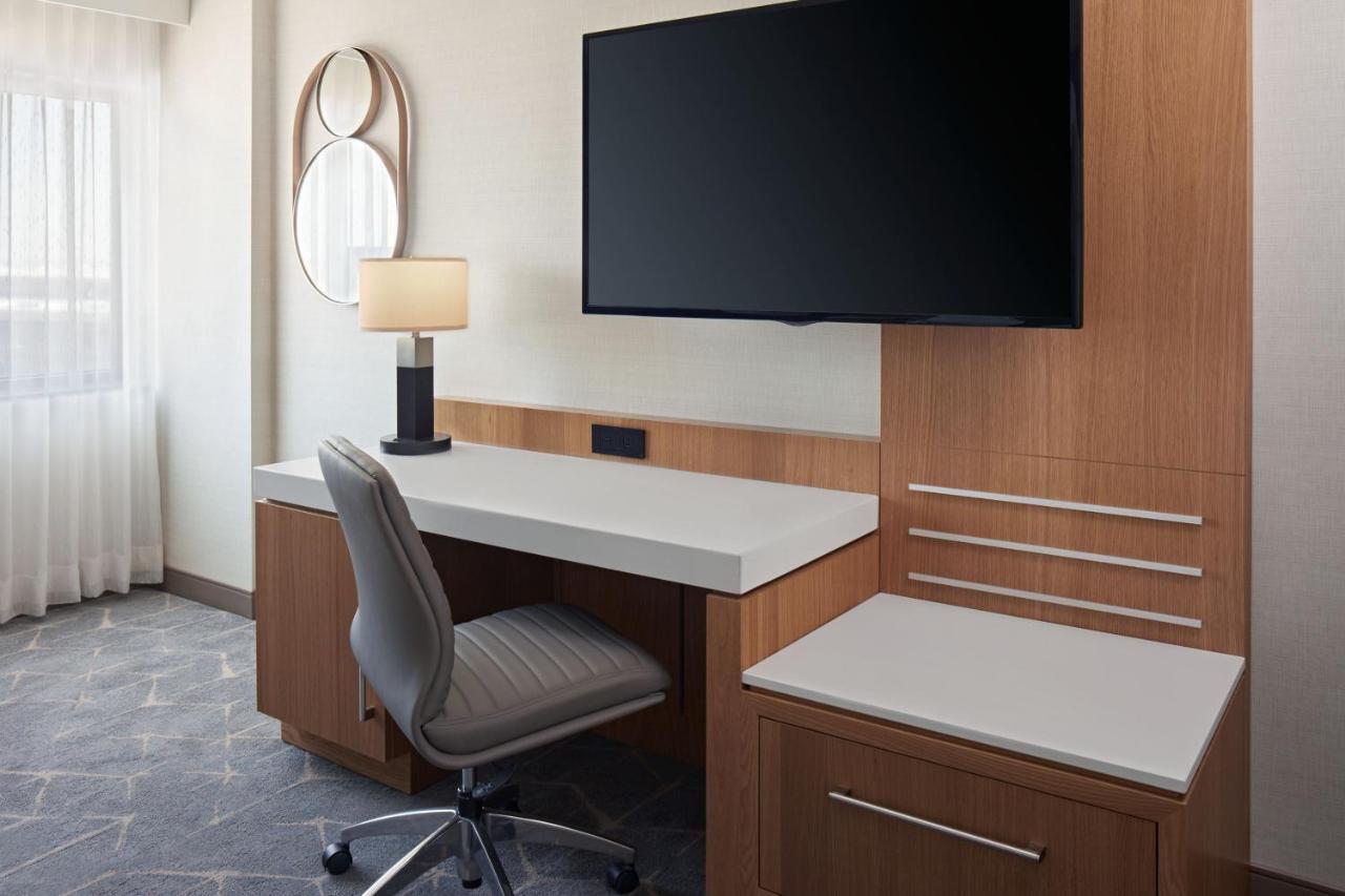 Delta Hotels Calgary Airport In-Terminal Bagian luar foto