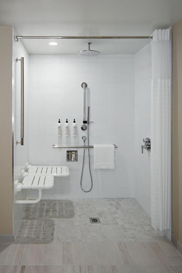 Delta Hotels Calgary Airport In-Terminal Bagian luar foto