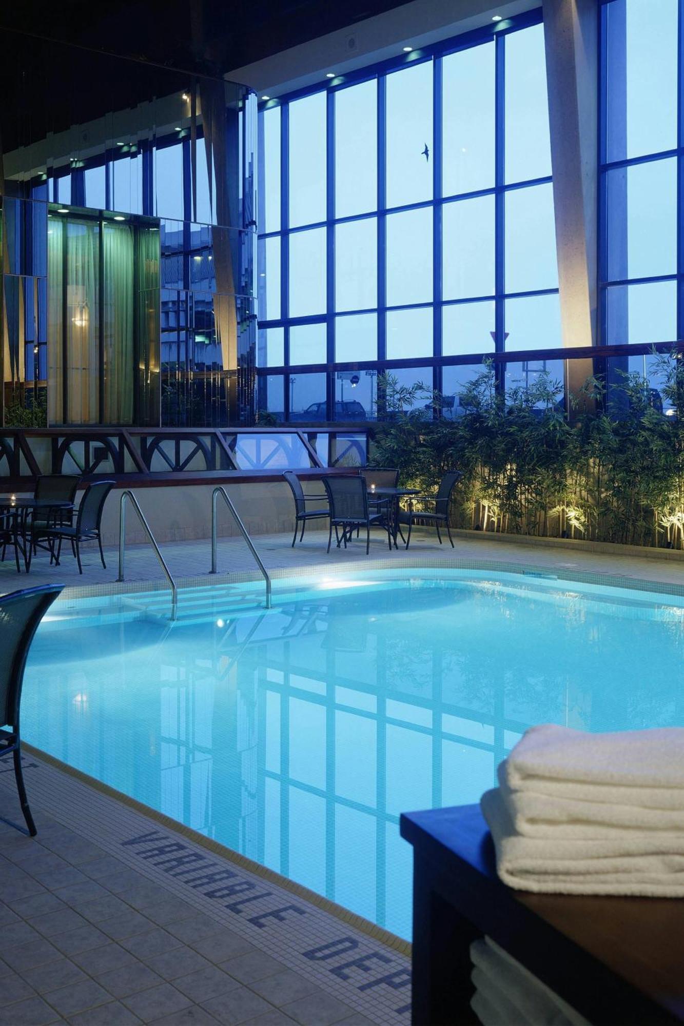 Delta Hotels Calgary Airport In-Terminal Bagian luar foto