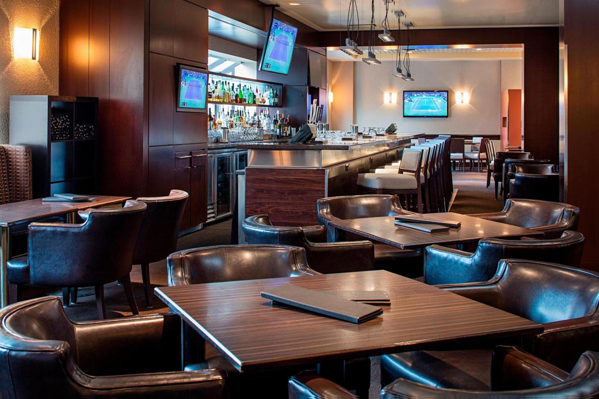 Delta Hotels Calgary Airport In-Terminal Bagian luar foto