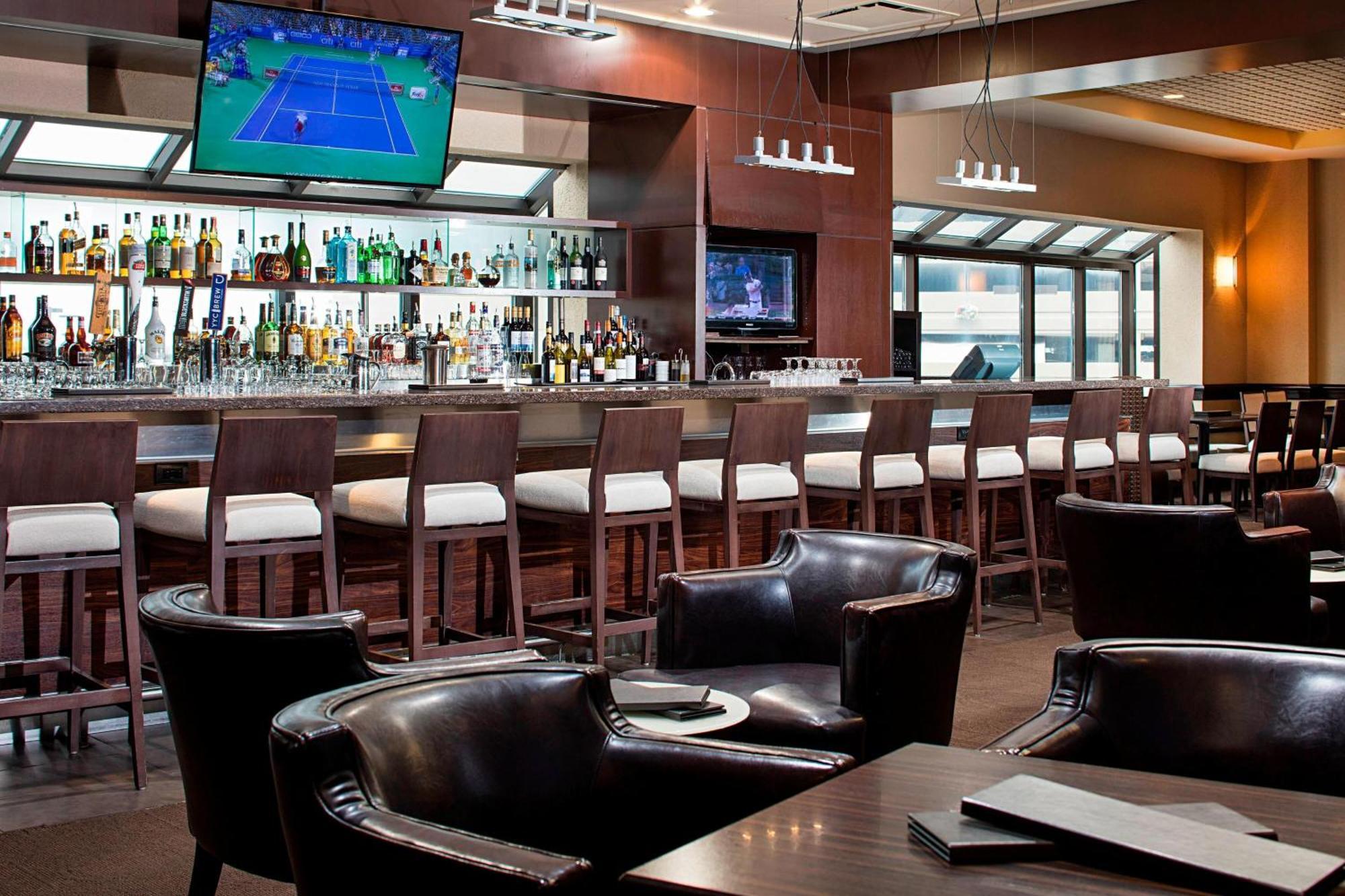 Delta Hotels Calgary Airport In-Terminal Bagian luar foto